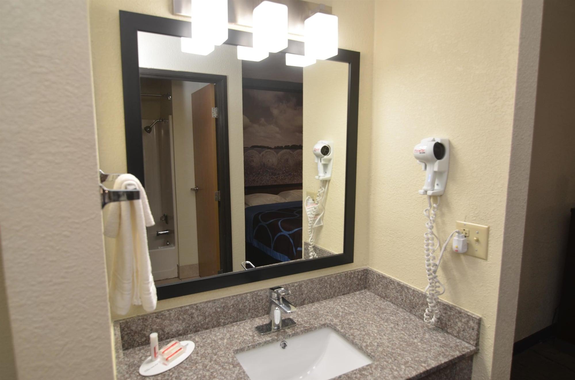 במוטל Super 8 By Wyndham Urbandale/Des Moines Area מראה חיצוני תמונה