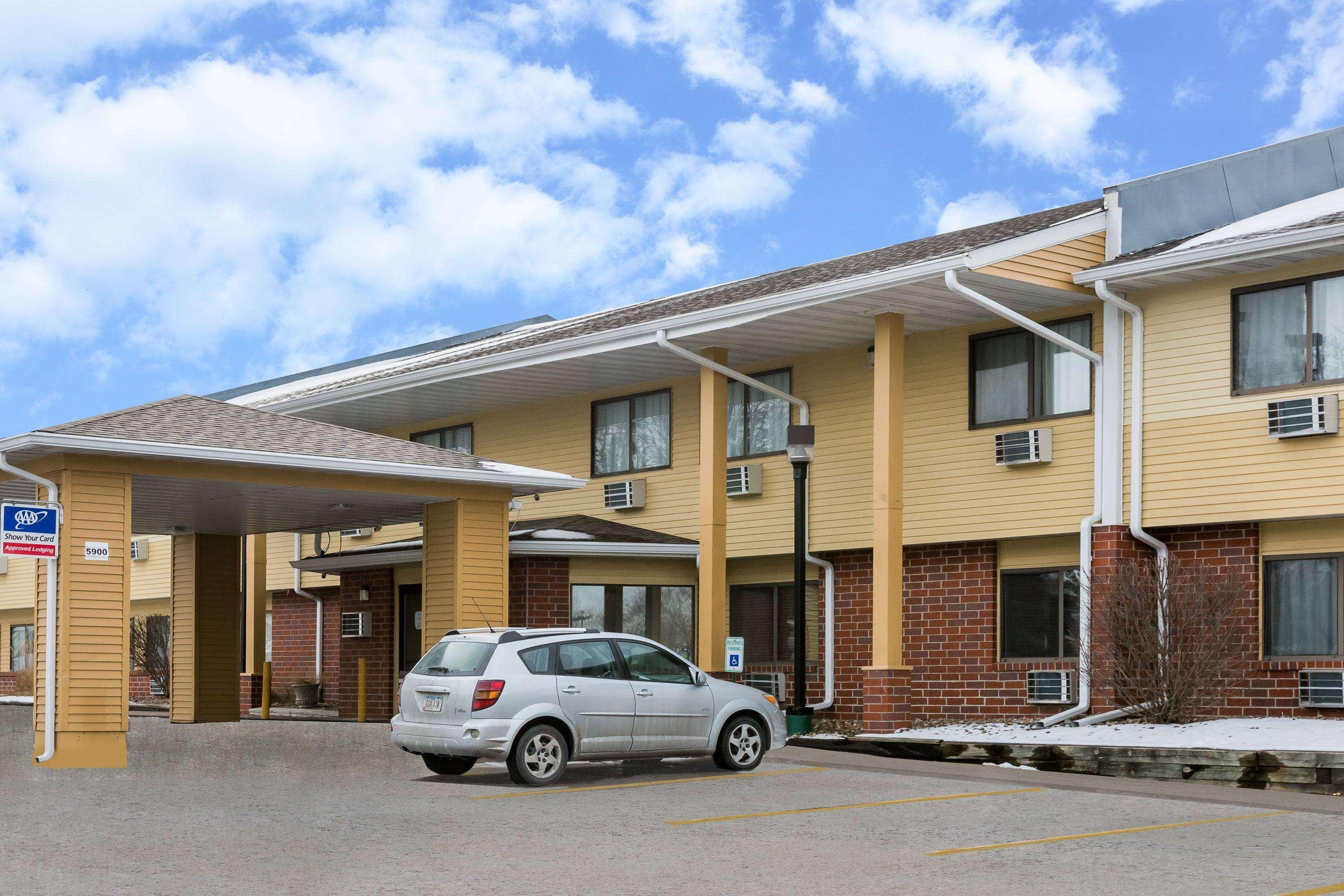 במוטל Super 8 By Wyndham Urbandale/Des Moines Area מראה חיצוני תמונה