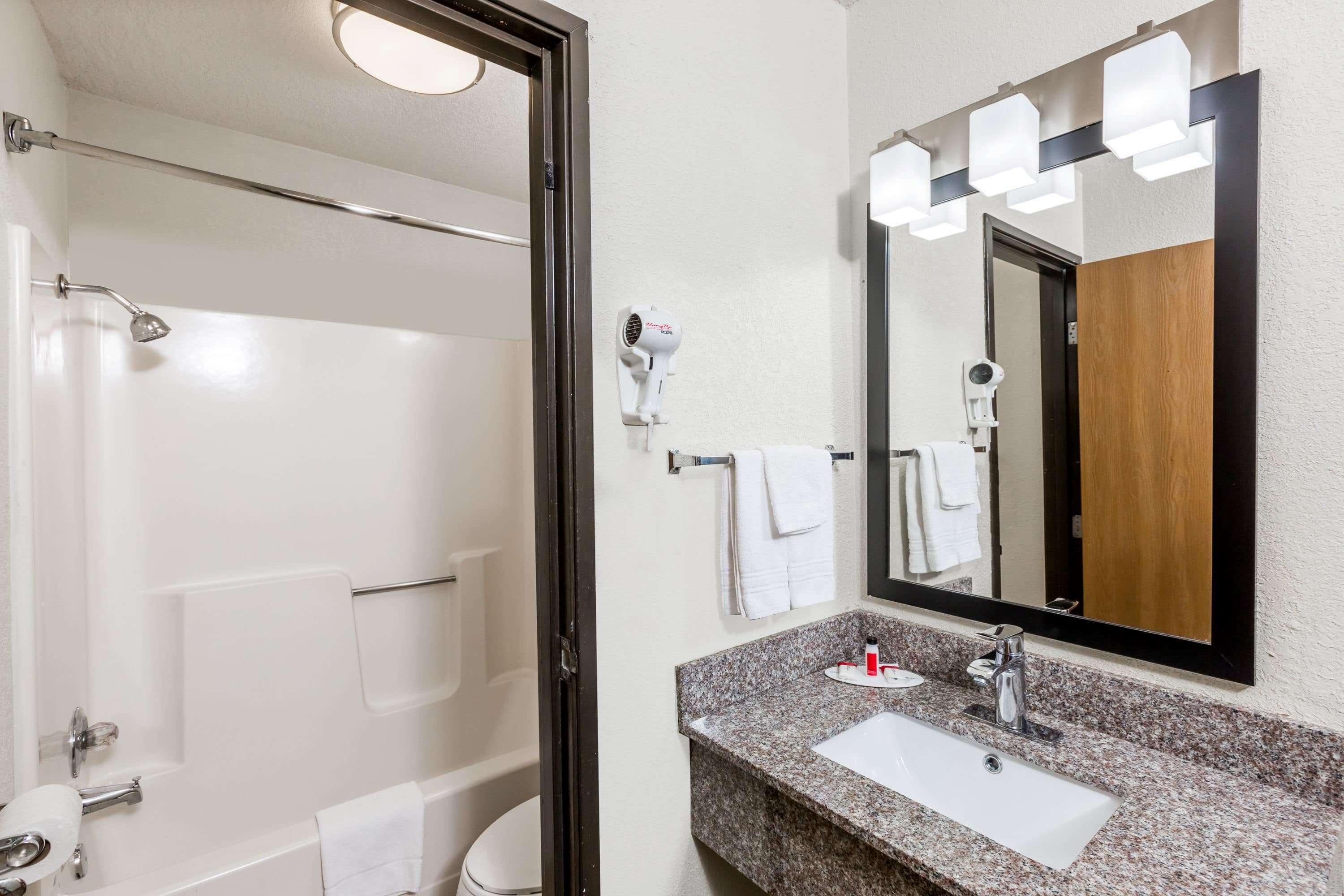 במוטל Super 8 By Wyndham Urbandale/Des Moines Area מראה חיצוני תמונה